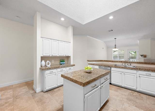 Property at 10803 Redgate Ln, Austin, TX 78739, 4 beds, 2 baths