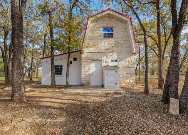 Property at 120 Laguna, Smithville, TX 78957, 1 bed, 1 bath