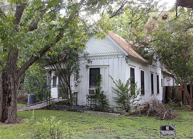 Property at 717 S Commerce St, Lockhart, TX 78644, 2 beds, 1 bath