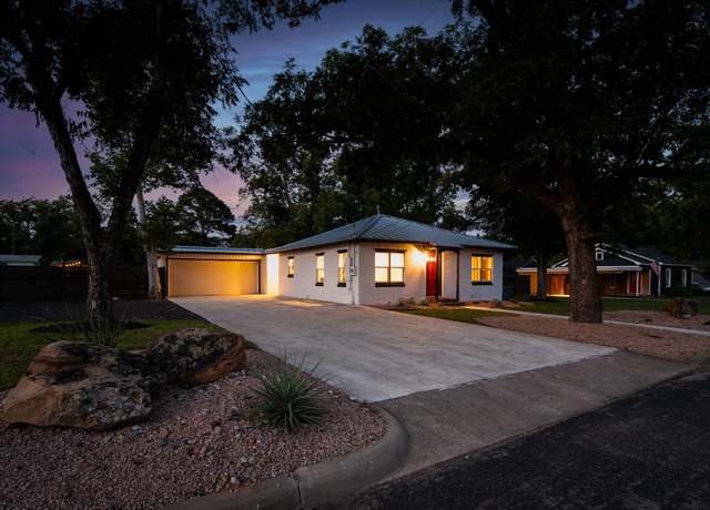 Property at 318 W Hackberry St, Fredericksburg, TX 78624, 2 beds, 2 baths