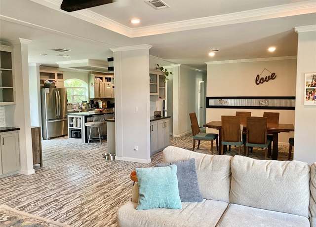 Property at 1093 County Road 205 Rd, Giddings, TX 78942, 8 beds, 5.5 baths