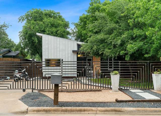 Property at 3204 E 14th 1/2 St, Austin, TX 78721, 4 beds, 3 baths