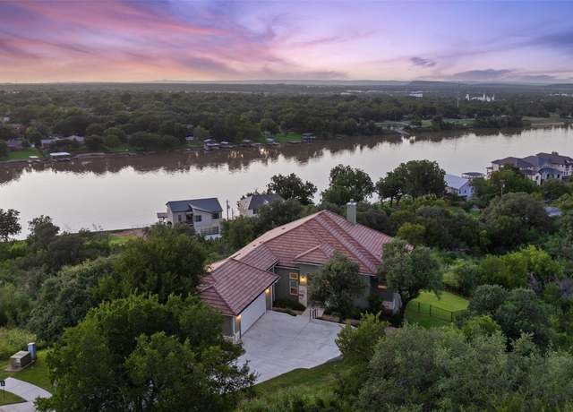 Property at 520 Bendito Way, Marble Falls, TX 78654, 3 beds, 2 baths