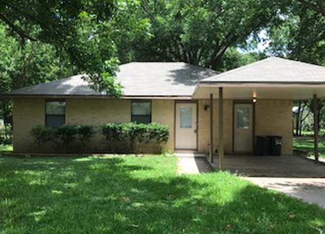 Property at 302 Harris St, Smithville, TX 78957, 3 beds, 2 baths