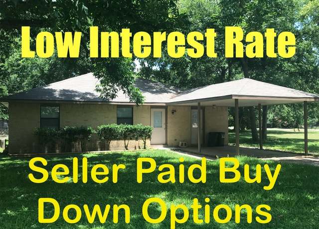 Property at 302 Harris St, Smithville, TX 78957, 3 beds, 2 baths