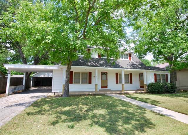Property at 304 W Kerr St, Moulton, TX 77975, 3 beds, 2 baths