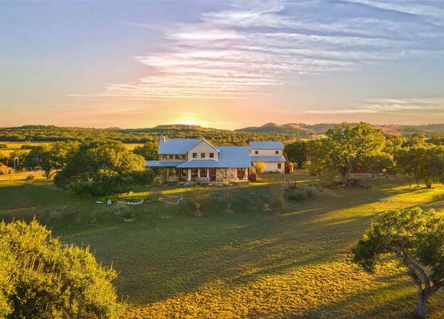 Property at 5059 Trainer Wuest Rd, Blanco, TX 78606, 2 beds, 2.5 baths