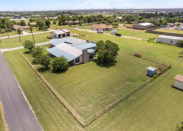 Property at 7 Tammy Ln, Round Rock, TX 78665, 3 beds, 3 baths