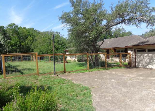 Property at 2806 Wren Rd, Manchaca, TX 78652, 3 beds, 2 baths