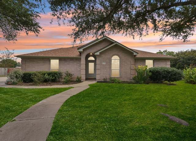 Property at 105 Guadalupe Dr, Hutto, TX 78634, 3 beds, 2 baths