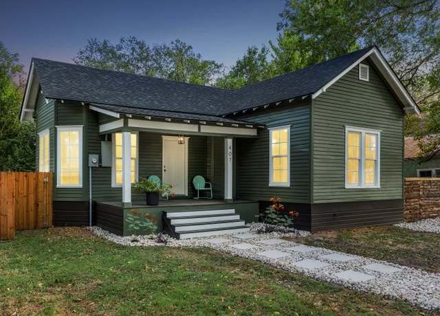 Property at 407 Lee St, Smithville, TX 78957, 3 beds, 1 bath