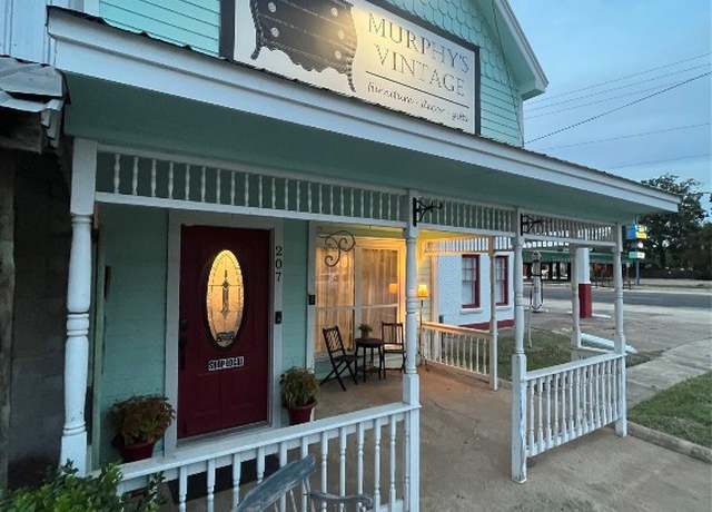 Property at 207 Olive St, Smithville, TX 78957, 1 bed, 0.5 baths