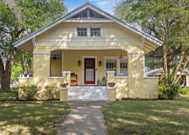 Property at 306 Gresham St, Smithville, TX 78957, 3 beds, 2 baths