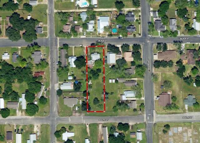 Property at 612 Black St, Schulenburg, TX 78956, 3 beds, 1 bath