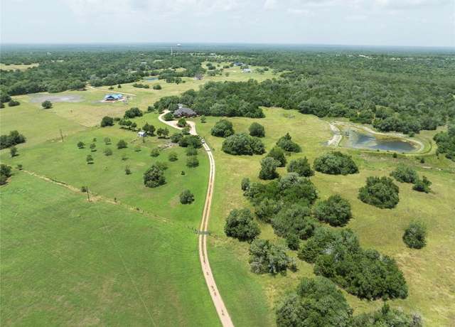 Property at 900 Schulze Rd, Schulenburg, TX 78949, 3 beds, 2.5 baths