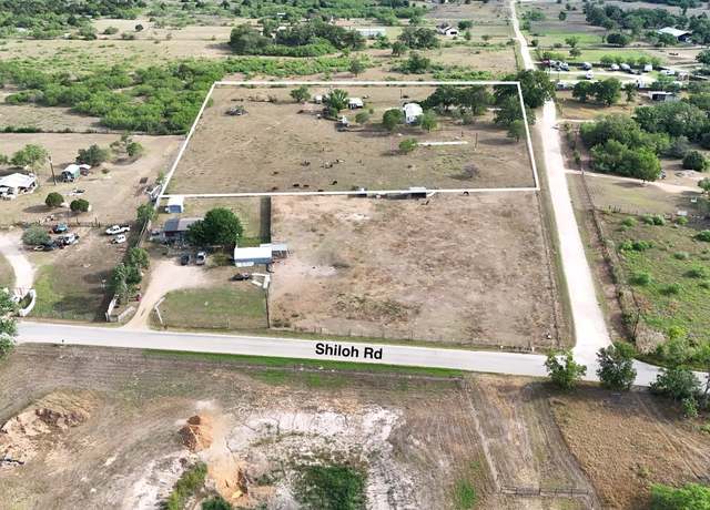 Property at 124 Three Oaks Ln, Bastrop, TX 78602, 4 beds, 2.5 baths