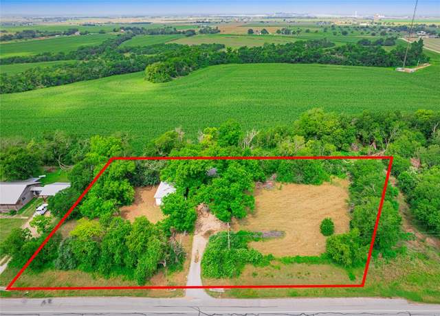 Property at 3104 S Main St, Taylor, TX 76574, 4 beds, 2 baths