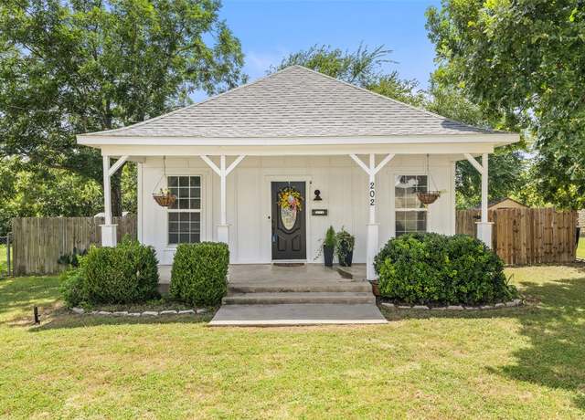 Property at 202 Brewster Ave, Florence, TX 76527, 2 beds, 1 bath