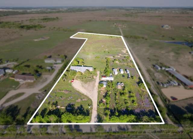 Property at 14325 S Turnersville Rd, Buda, TX 78610, 4 beds, 3 baths