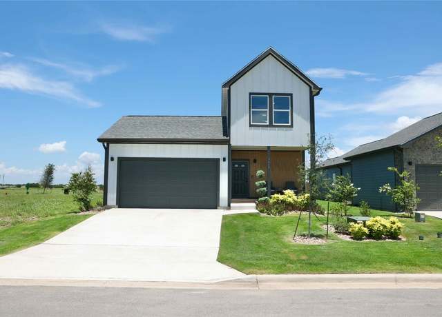 Property at 2017 Applewood Dr, Lockhart, TX 78644, 4 beds, 3 baths