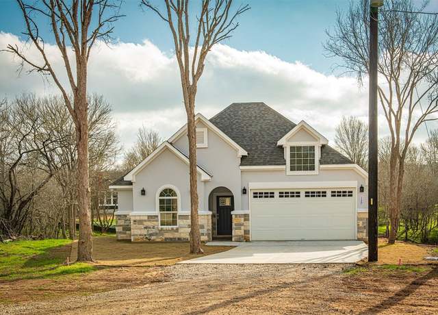 Property at 130 E Keomuku Ln, Bastrop, TX 78602, 3 beds, 2 baths