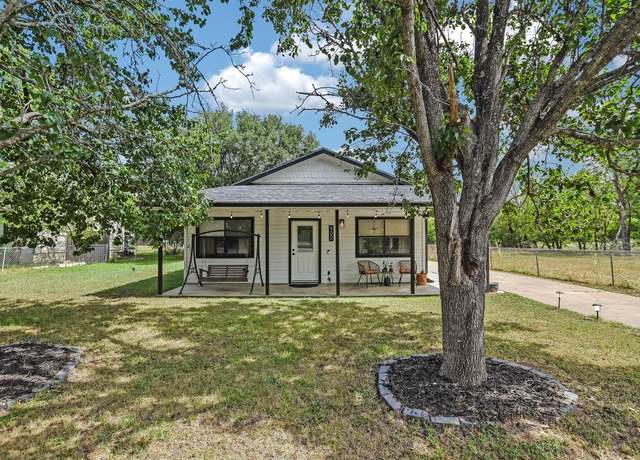 Property at 902 Linden St, Bastrop, TX 78602, 3 beds, 2 baths