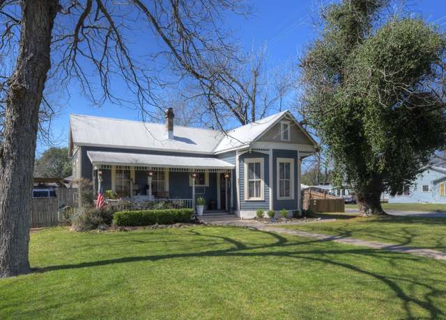 Property at 481 N Central Ave Ave, New Braunfels, TX 78130, 2 beds, 2 baths