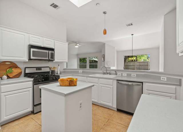 Property at 8207 Nairn Dr, Austin, TX 78749, 3 beds, 2 baths