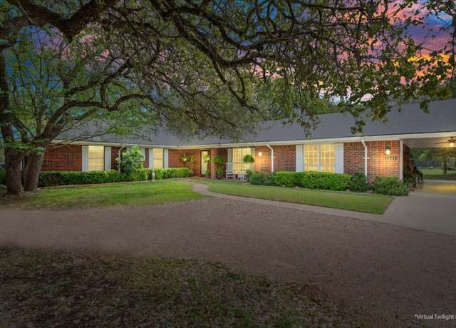 Property at 7511 N Lakeview Dr, Salado, TX 76571, 3 beds, 2 baths