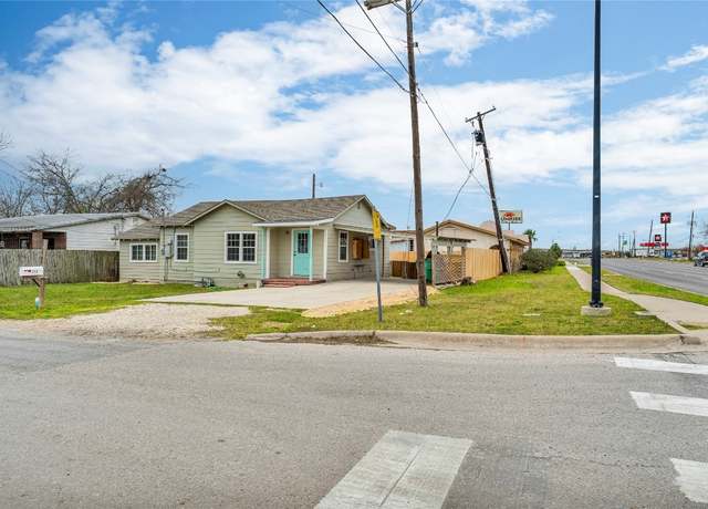 Property at 117 Travis St, Taylor, TX 76574, 3 beds, 1 bath