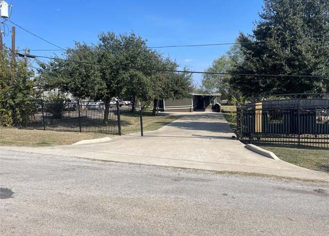 Property at 22 Niederwald Dr, Kyle, TX 78640, 3 beds, 2 baths