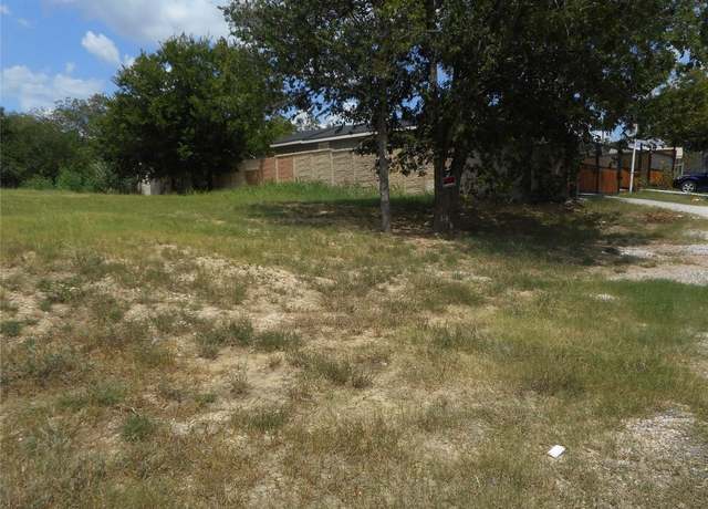 Property at 808 W Maple St, Taylor, TX 76574