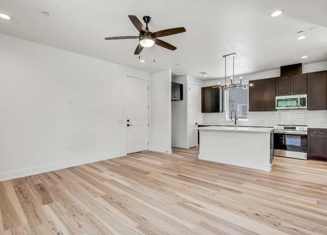 Property at 4127 E 12th St #4, Austin, TX 78721, 3 beds, 2.5 baths