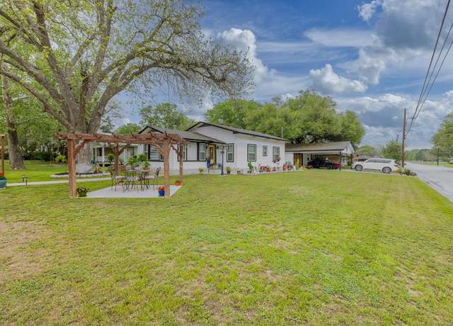 Property at 104 N Bright St, Gonzales, TX 78629, 2 beds, 1 bath