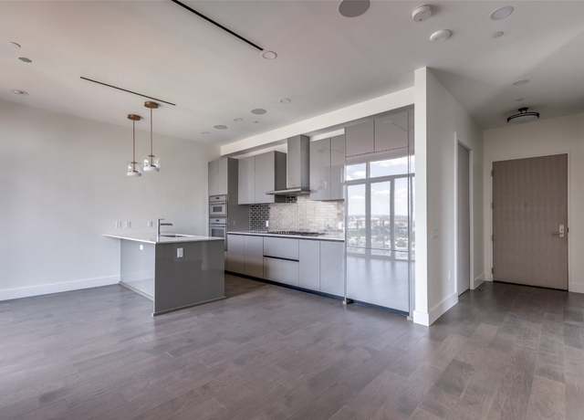 Property at 123 Lexington Ave #1408, San Antonio, TX 78205, 1 bed, 1.5 baths