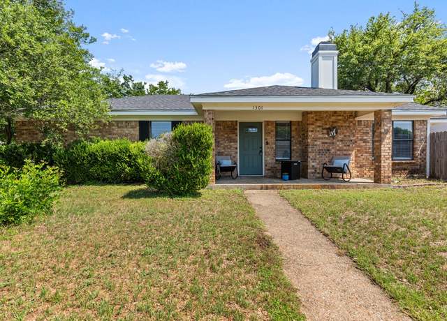 Property at 1301 Chapel Creek Rd, Waco, TX 76712, 3 beds, 2 baths