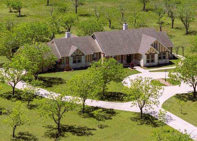 Property at 100 Prim Rose, Blanco, TX 78606, 2 beds, 2.5 baths