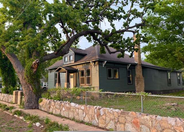 Property at 701 S Vandeveer St, Burnet, TX 78611, 3 beds, 2.5 baths