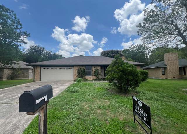 Property at 146 Forest Dr, Seguin, TX 78155, 3 beds, 2 baths