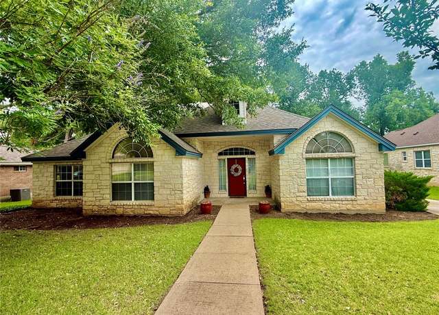 Property at 1127 Robin Rd, Elgin, TX 78621, 3 beds, 2 baths