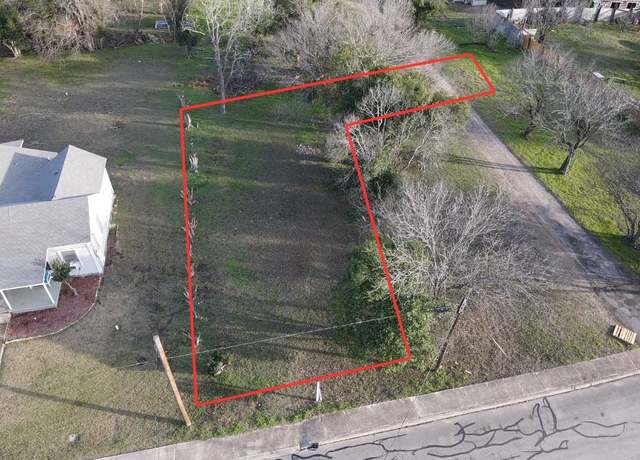 Property at 725 Centre St, San Marcos, TX 78666