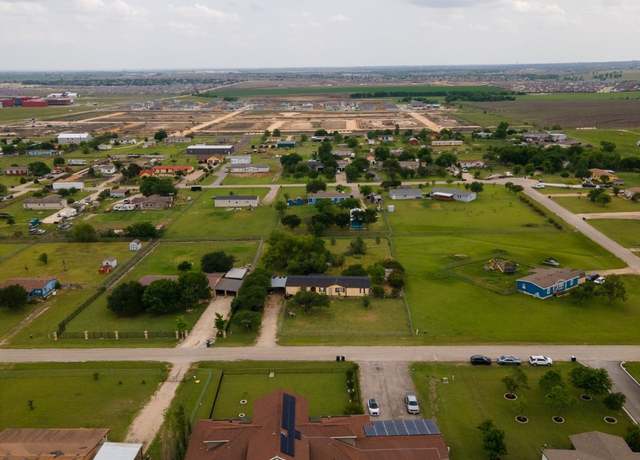 Property at 304 Thomas Park Dr, Hutto, TX 78634, 4 beds, 2 baths