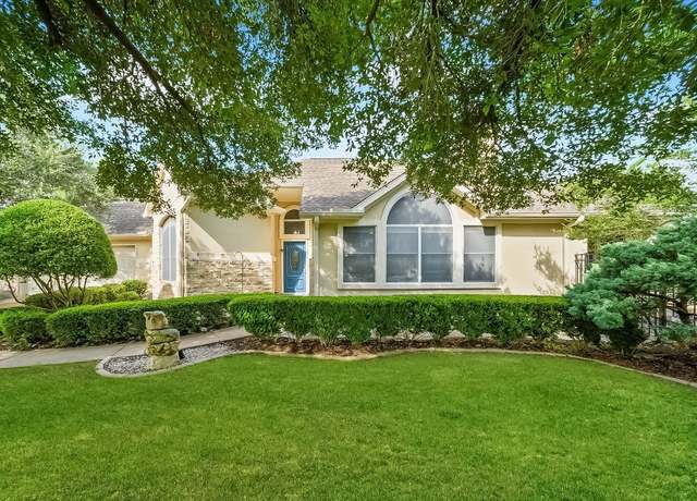 Property at 30 Muirfield Greens Ln, Lakeway, TX 78738, 2 beds, 2 baths