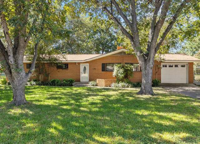 Property at 1106 Live Oak Dr, Marble Falls, TX 78654, 3 beds, 2 baths