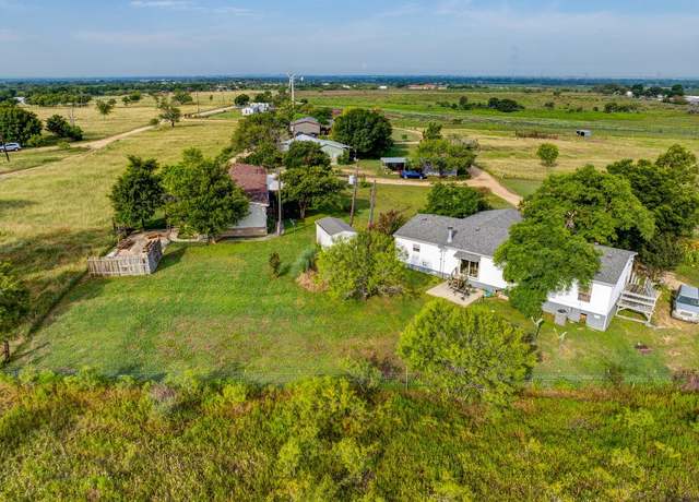 Property at 111 Roots Rd, Martindale, TX 78655, 6 beds, 4 baths