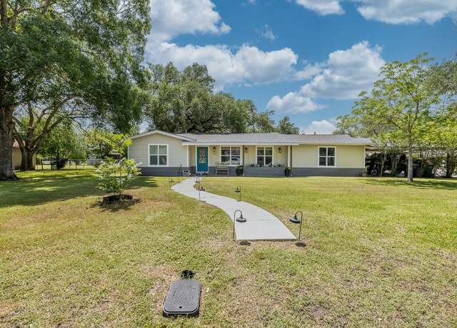 Property at 1318 Neuman St, Gonzales, TX 78629, 2 beds, 2 baths