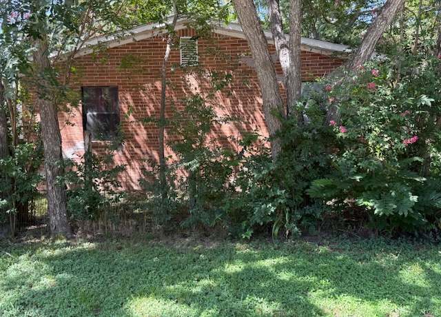 Property at 413 SW 1st St, Waelder, TX 78959, 3 beds, 2 baths