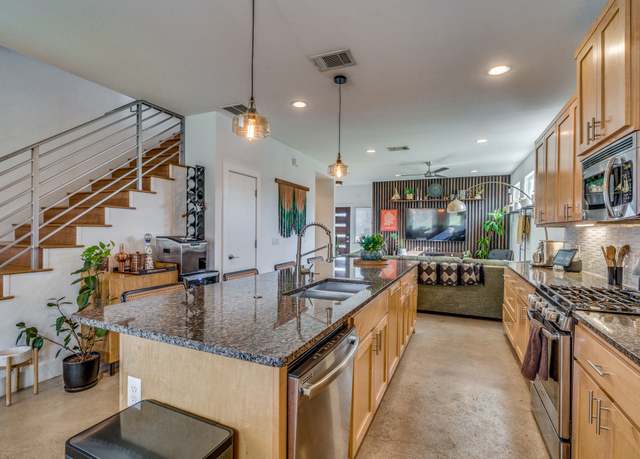 Property at 6912 Bennetts Ave Unit A, Austin, TX 78752, 2 beds, 2.5 baths