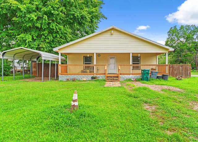Property at 300 Walker St, Smithville, TX 78957, 3 beds, 2 baths
