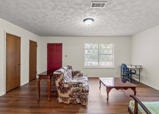 Property at 814 W Bell Ave, Rockdale, TX 76567, 3 beds, 1.5 baths